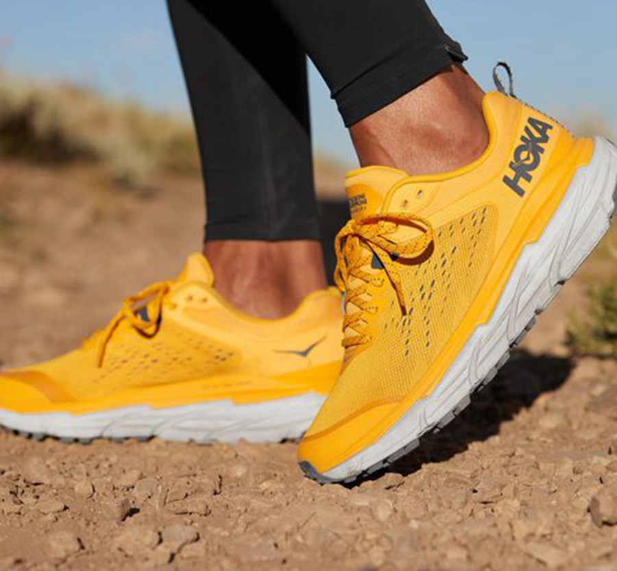 Tenis Hoka One One Trail Hombre Amarillos - Challenger Atr 6 - TYKB32019